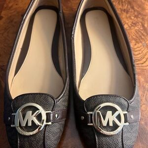 Michael Kors Monogram Dark Brown Driving Shoes with Gold Logo sz10